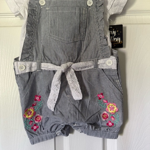 My destiny Toddler Girl NWT Overalls with Floral Embroidery Size 18 Months - Picture 2 of 9
